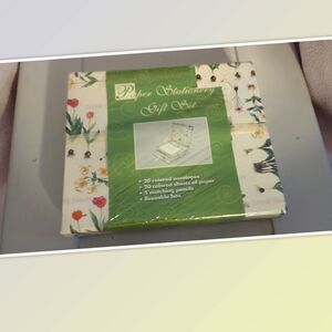 NWT Paper Stationary Gift Set, 20 Colored Envelopes, 20 Colored Sheets Of Paper